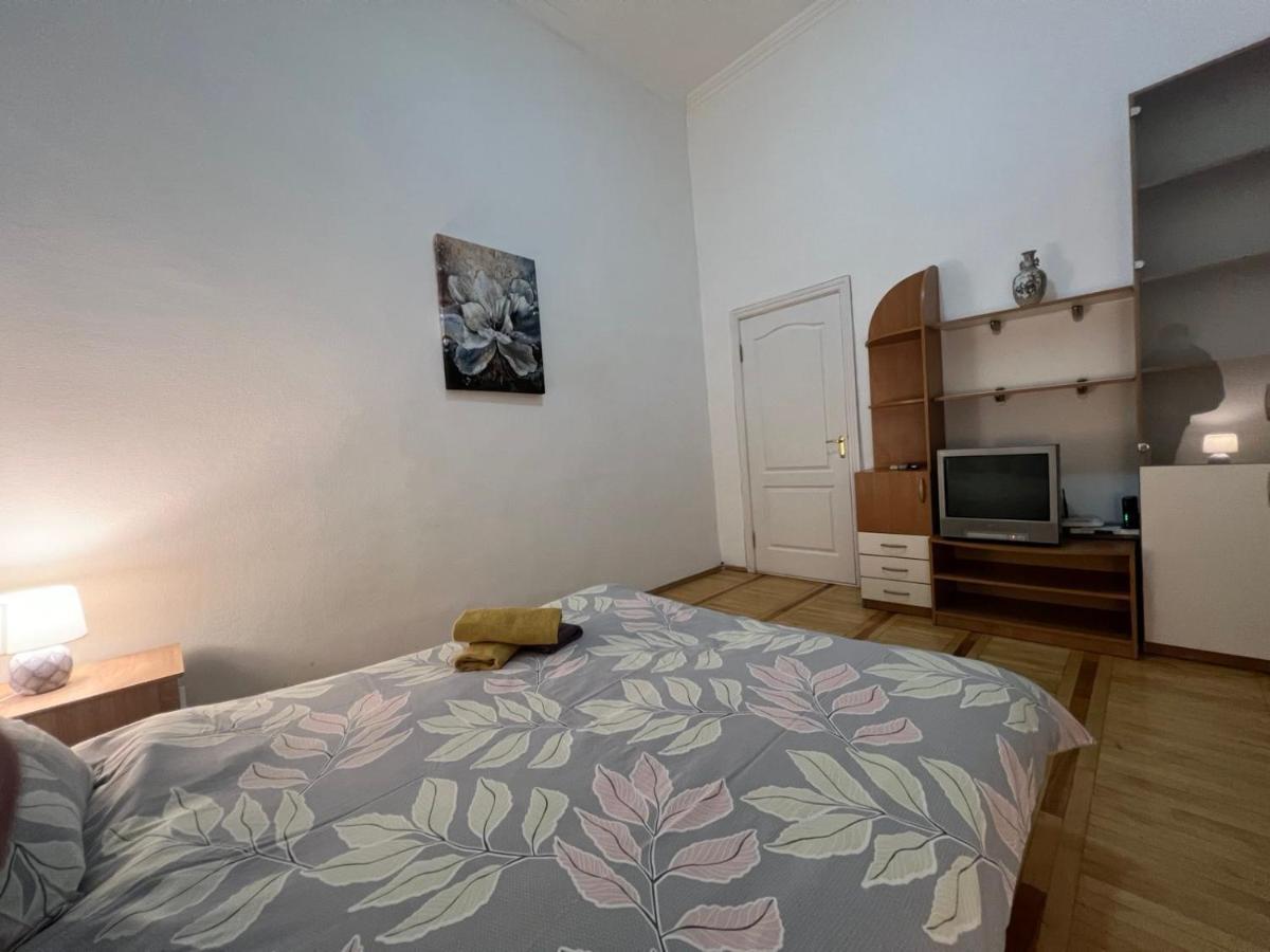 Apartment In The Historic Center Kiev Luaran gambar